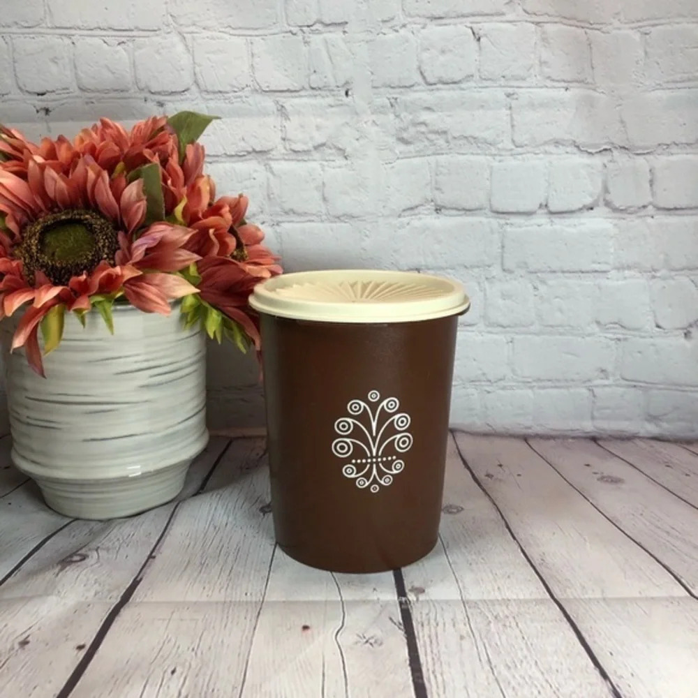 Vintage Tupperware 5" canister 5 cups